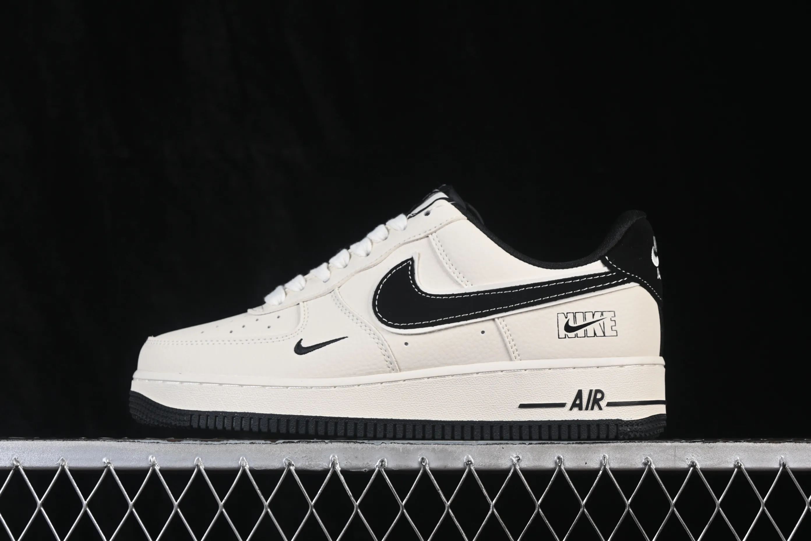 All Categories Nk Air Force 1 Air Force Series Nk Air Force 1 Low Air Force Low Nike Air Force 1'07 Low Beige White Black Contrast Color Air Force One Low Casual Sneakers DW8806-001